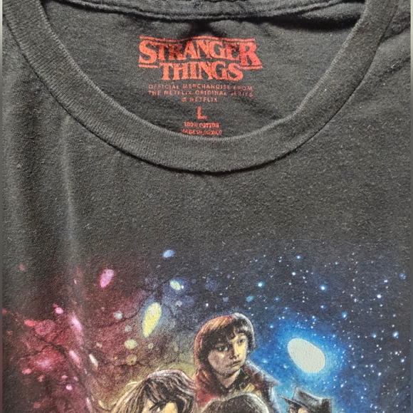 Stranger Things T-Shirt - Picture 2 of 2